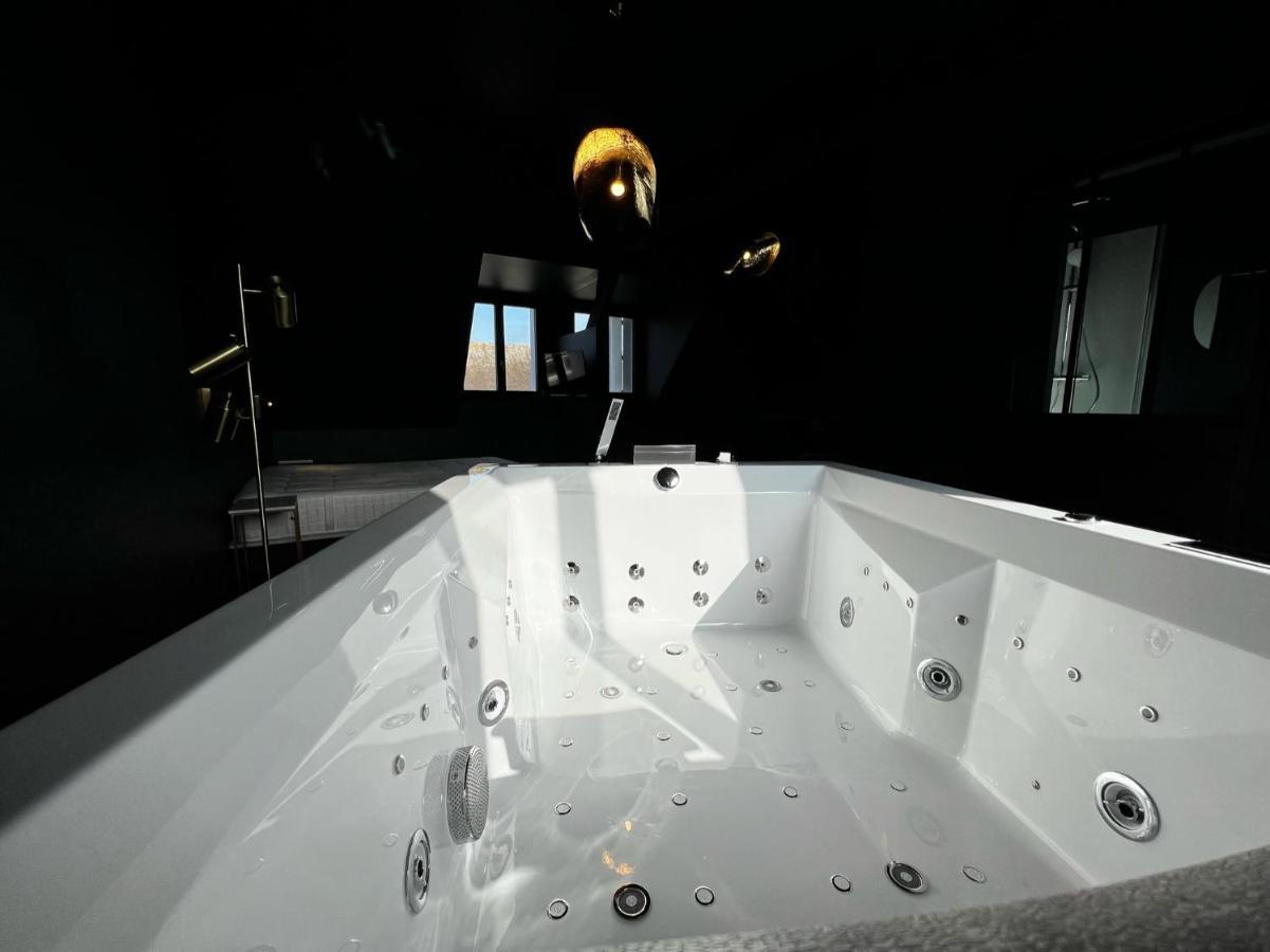 LA SUITE ISAHORA. Les Locations ISAHORA c'est aussi plusieurs appart' de Standing à 2 pas du Château d'Eu, des Falaises du Tréport, de MERS les Bains et Aux portes de la BAIE DE SOMME Eu (Seine-Maritime) Extérieur photo